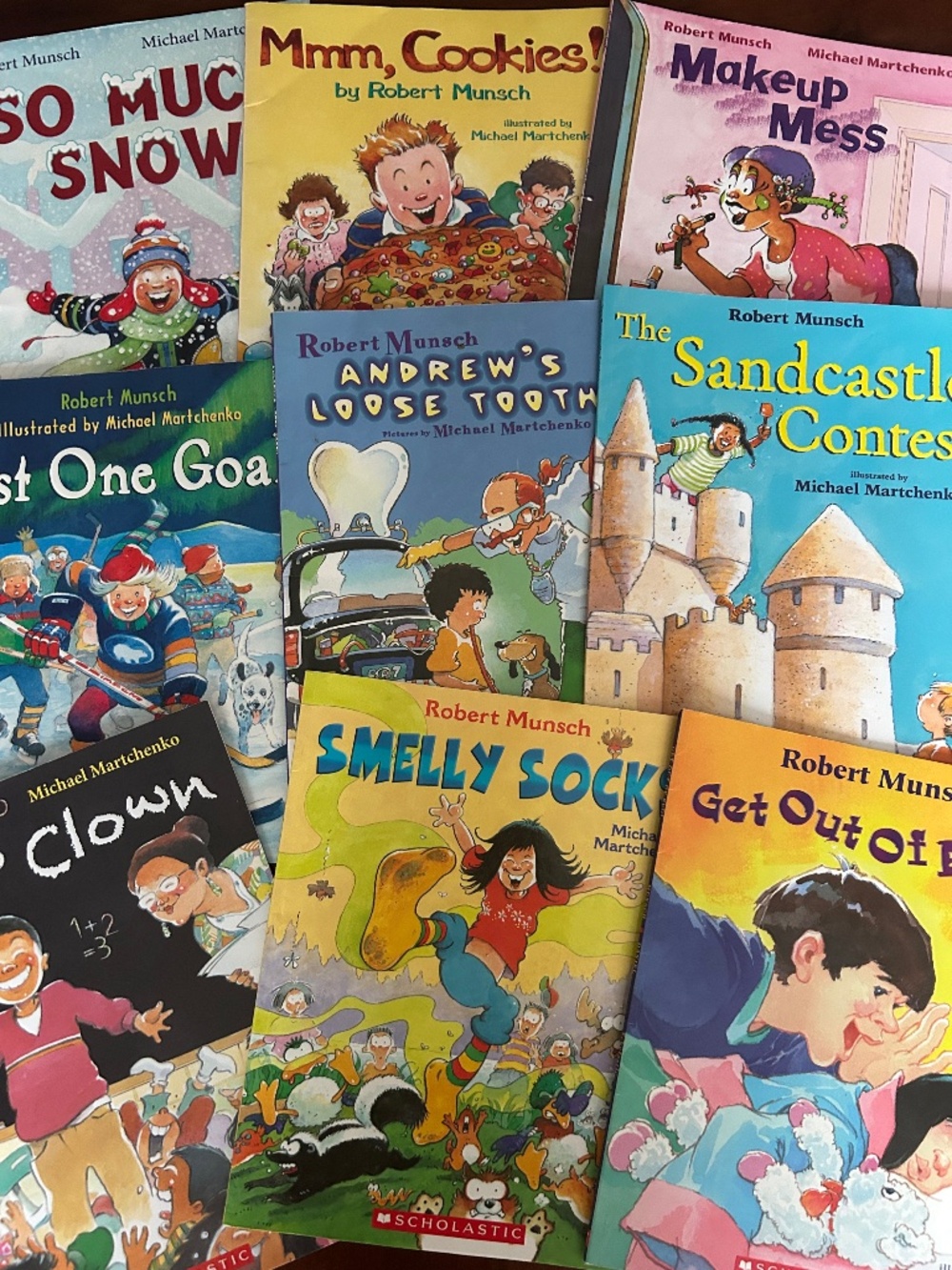 Lot of 9 Robert Munsch Paperback Children’s Books – Scholastic Classics Collecti